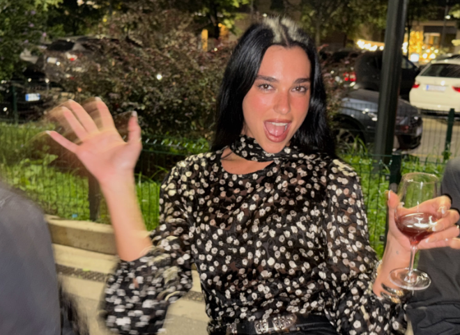 Dua Lipa “çmend” fansat me fotot e reja, pamja e saj merr gjithë vëmendjen