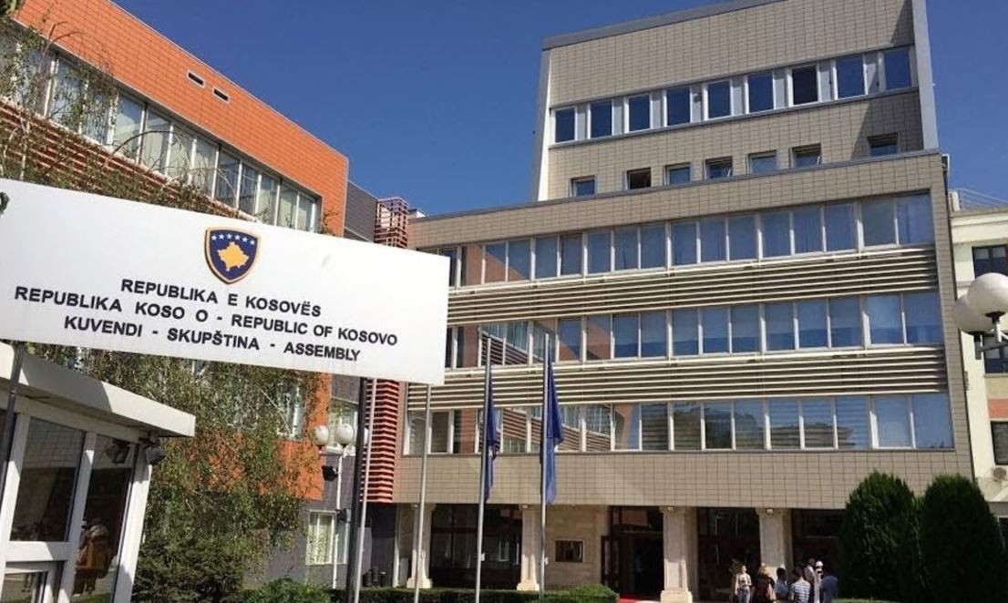 Kryesia e Kuvendit mblidhet sot për herë të parë, fokusi te vendimi i Kushtetueses