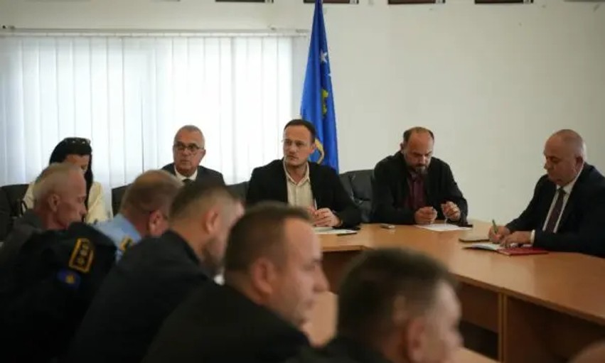 Tragjedia në Gjilan: Kryetari Hyseni kërkon masa të rrepta sigurie dhe prani më të madhe policore në shkolla