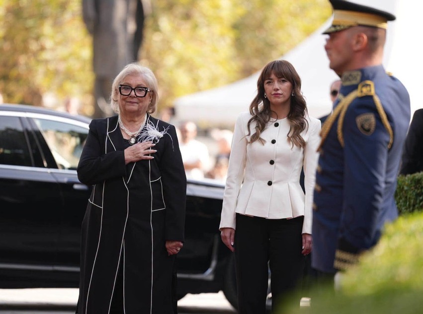 Dorëzimi i çelësave të Presidencës, Albulena Haxhiu i uron sukses Justina Shiroka-Pulës
