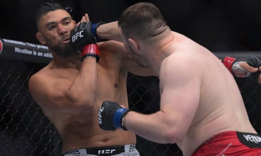 Pamje dramatike në UFC 332: Goditja brutale me gju lë kundërshtarin pa ndjenja me sytë hapur