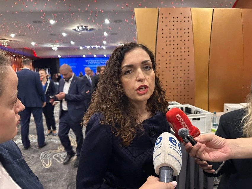 Osmani bën thirrje për bashkëpunim të ngushtë ditor me administratën Trump dhe flet për Gjykatën Speciale