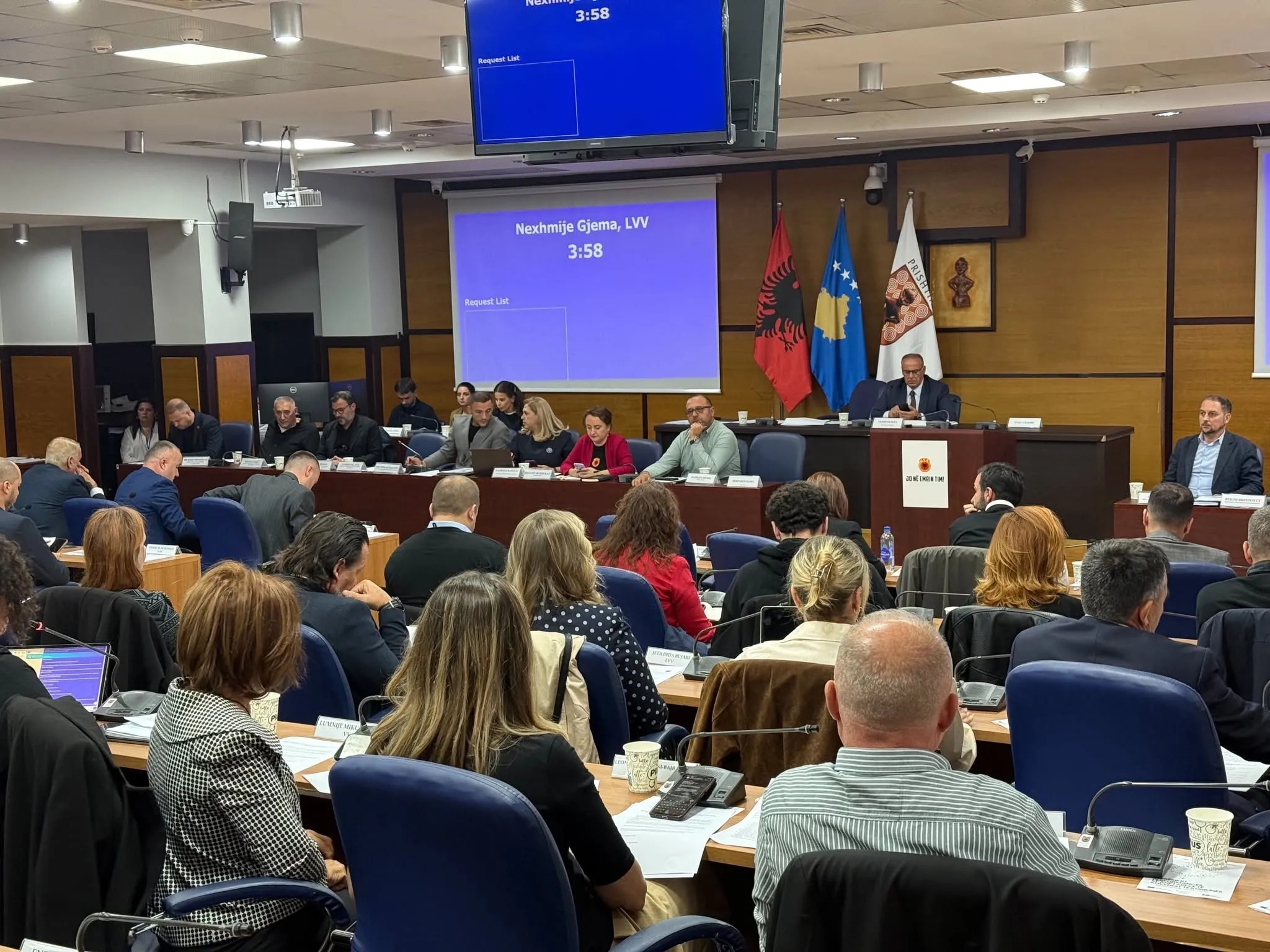 Kryeqyteti bëhet me kompani publike të pastrimit, Kuvendi i Prishtinës merr vendimin e rëndësishëm
