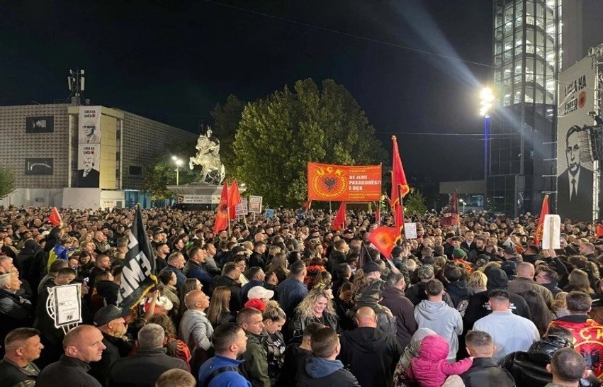 Vala e pakënaqësisë vazhdon: Vijojnë protestat në Prishtinë në mbrojtje të ish-krerëve të UÇK-së
