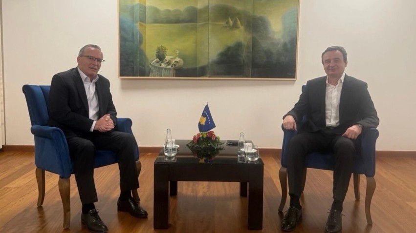 Takim kokë më kokë mes Kurtit dhe Hamzës në prag të seancës parlamentare