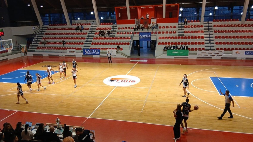 Vlonjatet e Flamurtarit ngrisin lart trofeun e Superkupës së Shqipërisë në basketboll
