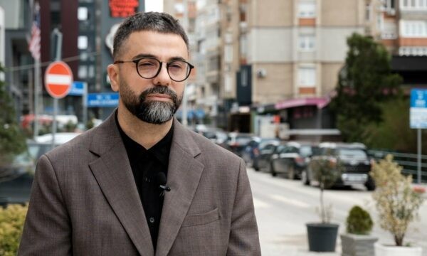 Behrami ashpër ndaj Kurtit: Po promovon skenarin e viktimizimit dhe kaos politik