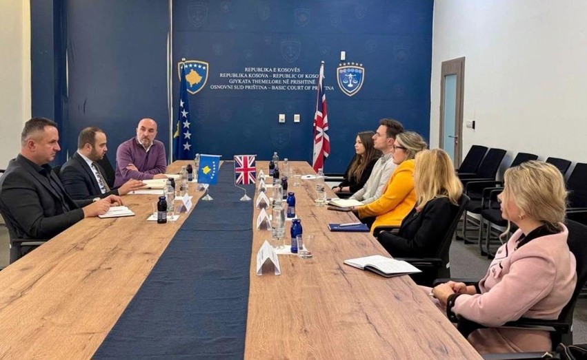 Forcimi i partneritetit juridik: Gjykata Themelore e Prishtinës mirëpret zyrtarët e lartë nga Londra