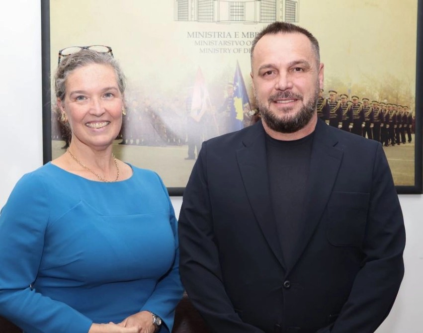 Bashkëpunimi ushtarak në fokus: Maqedonci takon zyrtaren e lartë të USEUCOM-it