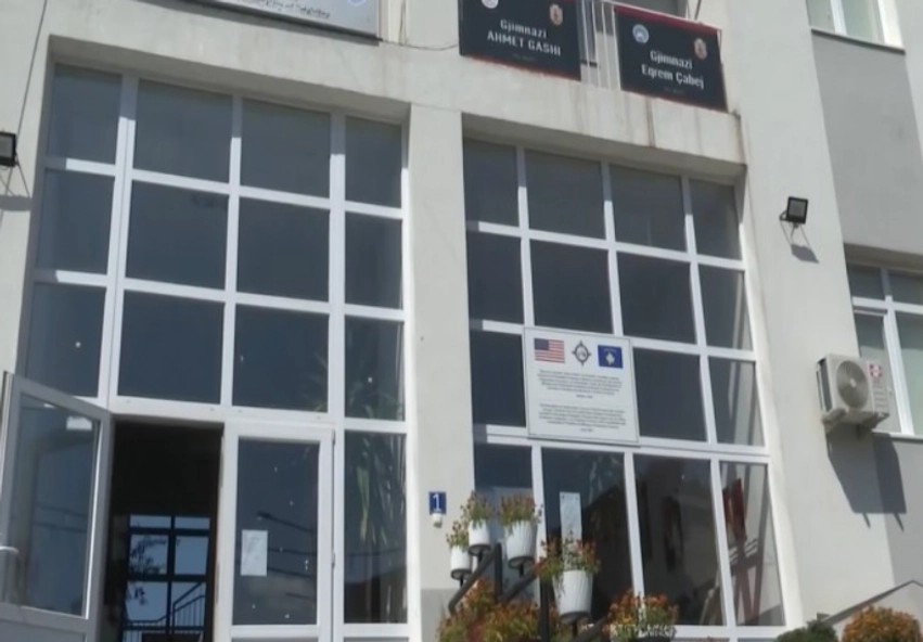 Mungesa e kabineteve në gjimnazet e Prishtinës, Komuna premton zgjidhje përmes objekteve të reja shkollore