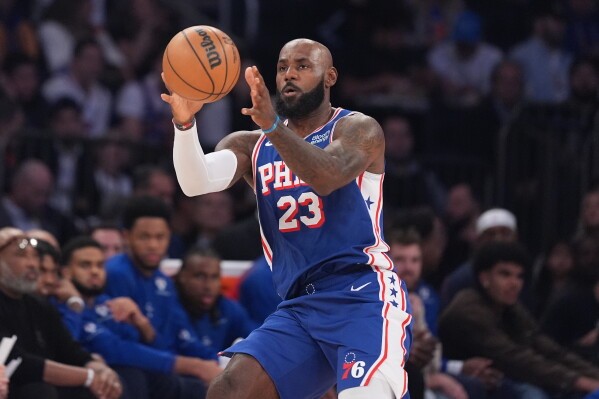 Debutim ëndrrash për LeBron James te Philadelphia 76ers, mposhtet kampioni në fuqi i NBA-së