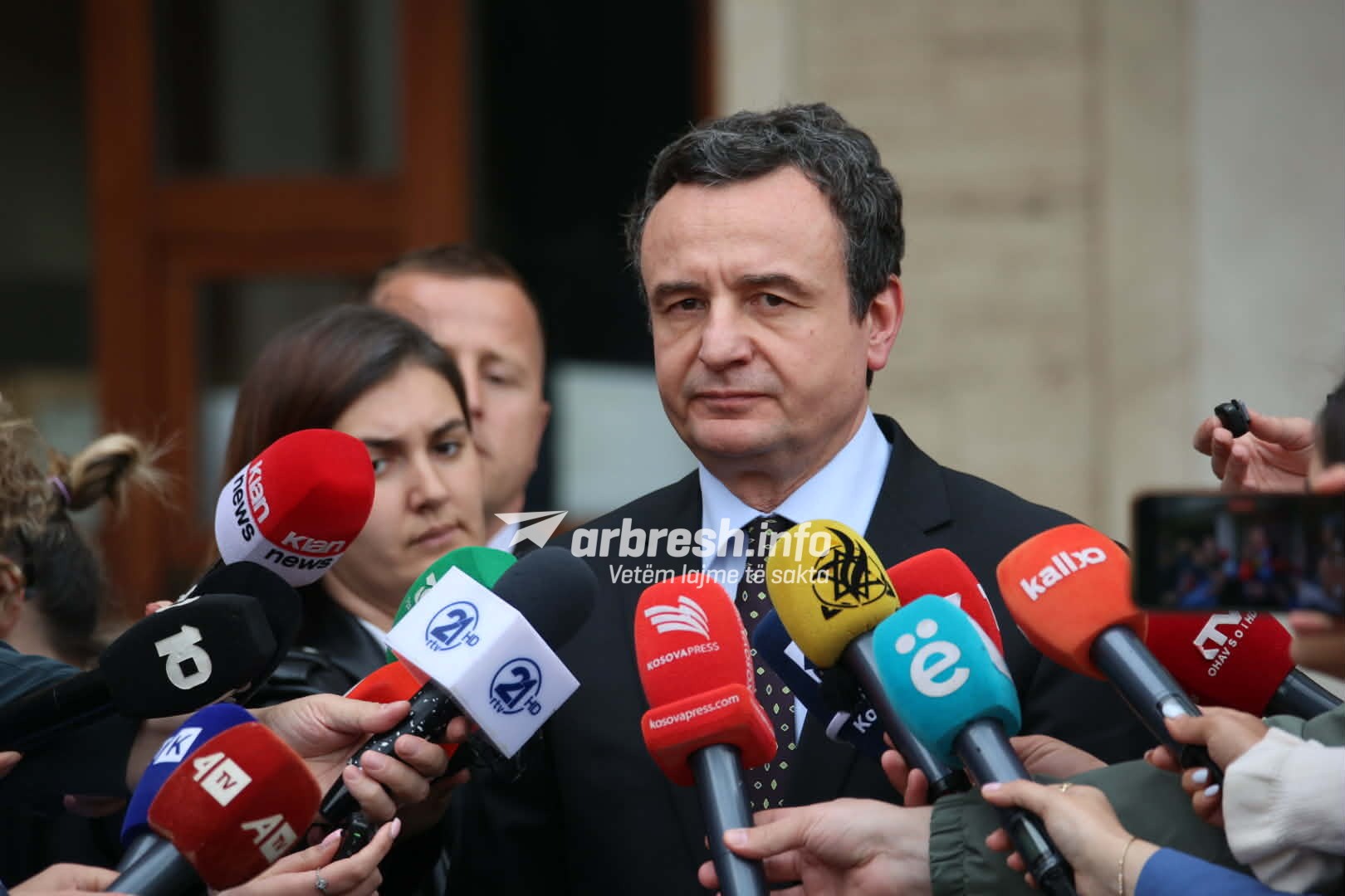 Kurti ndryshon qasjen ndaj PDK-së: Votimi për Specialen si kusht për zgjedhjen e presidentes