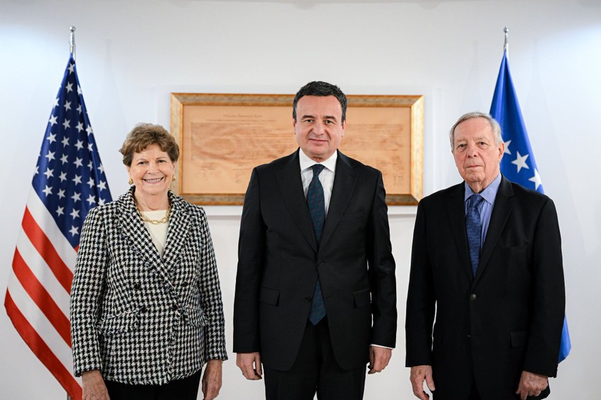 Kurti pret senatorët amerikanë në Prishtinë: Kërkohet mbështetje për NATO-n dhe bazë të përhershme ushtarake në Bondsteel