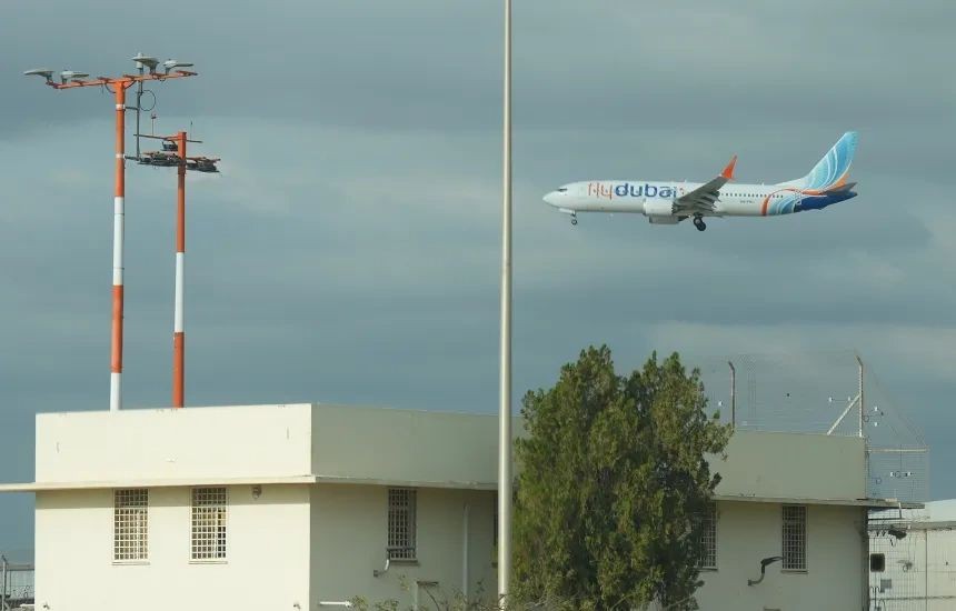 Incident i rëndë në qiell: Piloti i linjës 'FlyDubai' akuzohet për tentativë sulmi terrorist me sëpatë