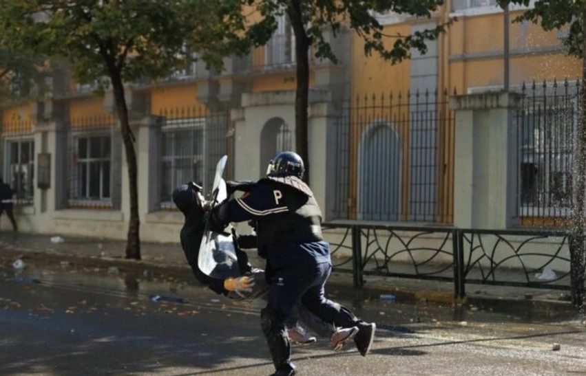 Pasojat e rënda shëndetësore të të riut: Si u traumatizua gjatë protestës pranë Ministrisë së Arsimit