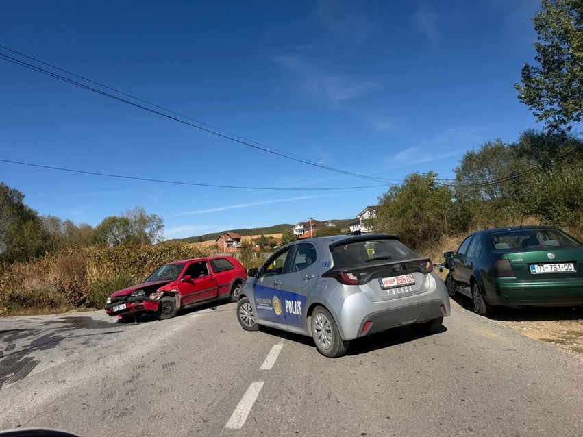 Përplasje mes dy automjeteve në fshatin Dumnicë të Podujevës, policia në vendngjarje