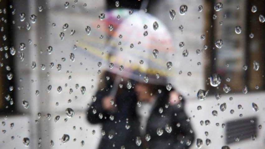 Paralajmërimi i meteorologëve: Reshjet e shiut zgjasin deri të martën, ja kur rikthehet moti me diell