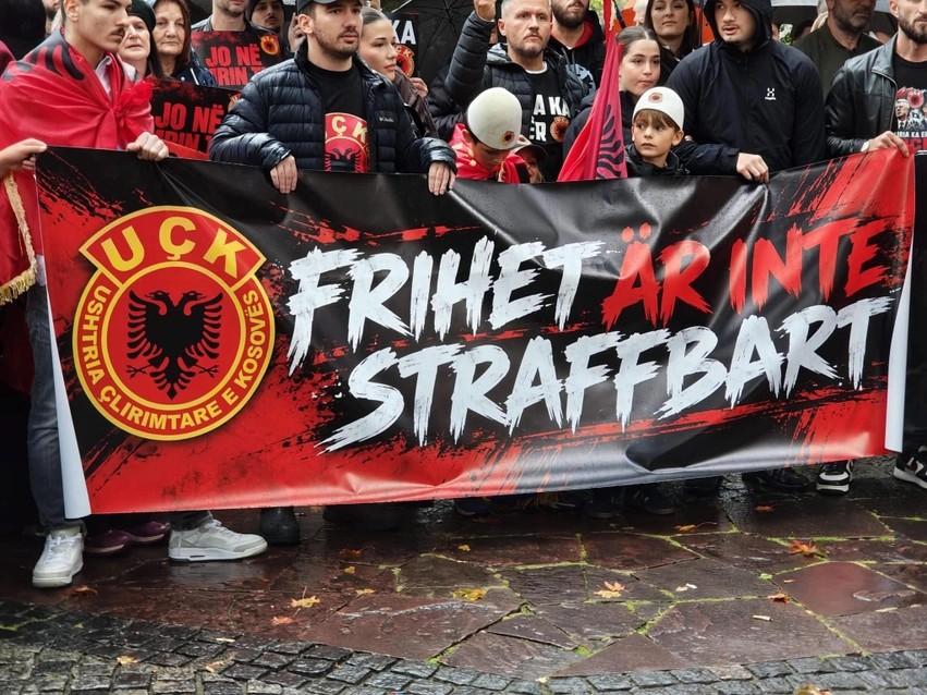 Tubim solidarizues në Suedi: Diaspora shqiptare në Stockholm kërkon drejtësi për krerët e UÇK-së në Hagë