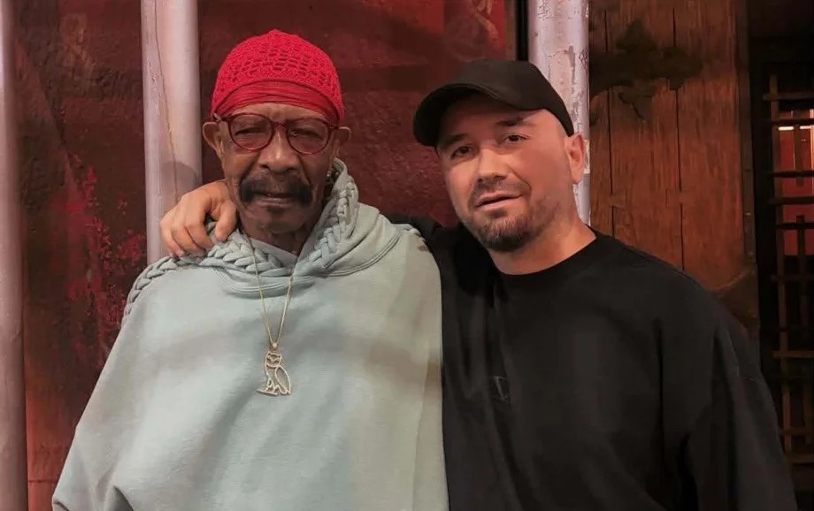 Në zemër të Nju Jorkut, Faton Shoshi shfaqet përkrah babait të yllit botëror Drake