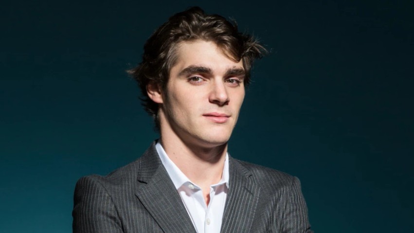 Humbja e parakohshme e RJ Mitte trondit yjet e serialit kult “Breaking Bad”