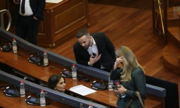 Qëndrimi kundër rrymës: Deputeti i VV-së, Fatos Geci, refuzon votimin për Gjykatën Speciale dhe Vlora Çitakun