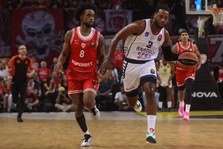 Demonstrim force i Olympiacos, grekët mposhtin me lehtësi Anadolu Efes në Euroligë