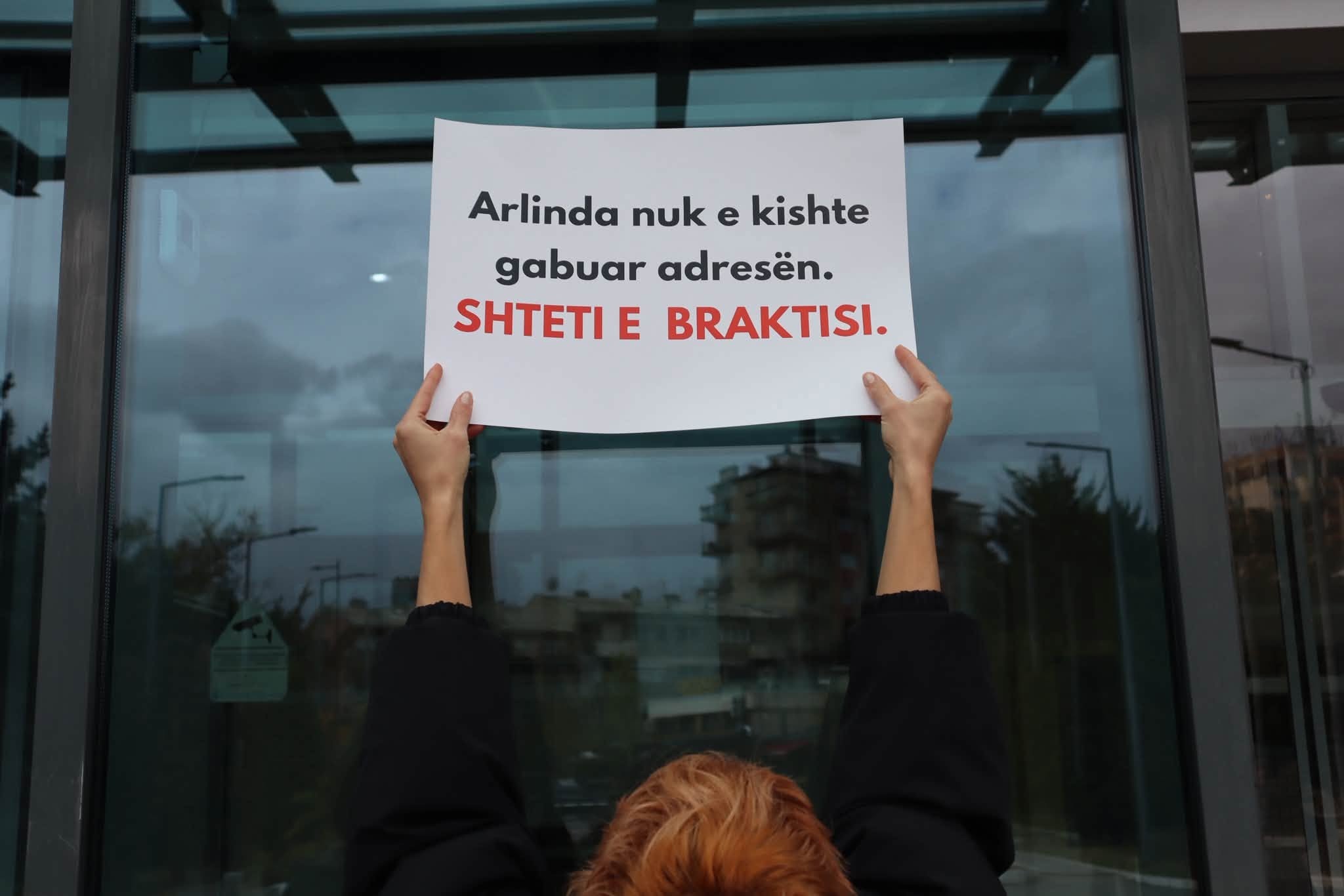 Tragjedia në Vitomiricë: Organizata QIKA kërkon shkarkimin e ministres Donika Gërvalla pas vrasjes së Arlinda Zekajt