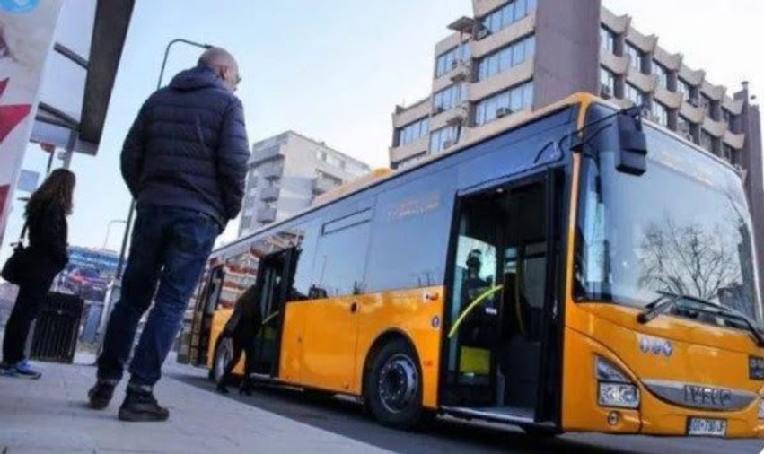 Kujdes në Prishtinë: Protestat paralajmërojnë ndërprerje dhe vonesa në qarkullimin e autobusëve urbanë