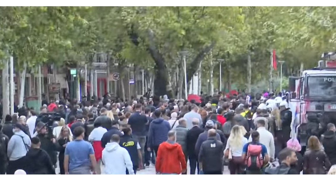 Zhvillimet në Tiranë, PPE dënon dhunën dhe kërkon llogaridhënie: Zëri i të rinjve kërkon vëmendje