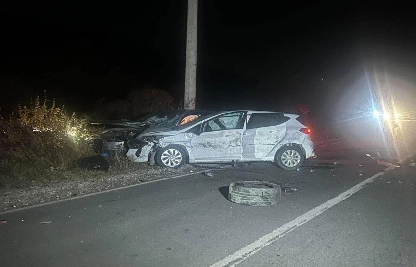 Përplasje masive në aksin Prishtinë-Gjilan, katër automjete përfshihen në aksident dhe plagosen 11 persona