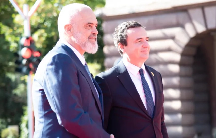 Analiza e Xhevat Mustafës: A ndodhen Kosova dhe Shqipëria në një udhëkryq të rrezikshëm politik?