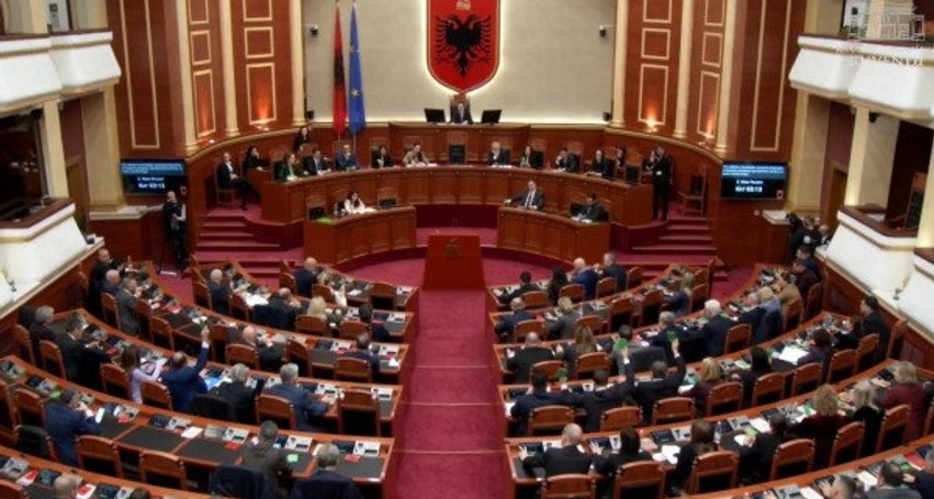 Seanca plenare rikthehet këtë të enjte në Kuvend pas valës së protestave