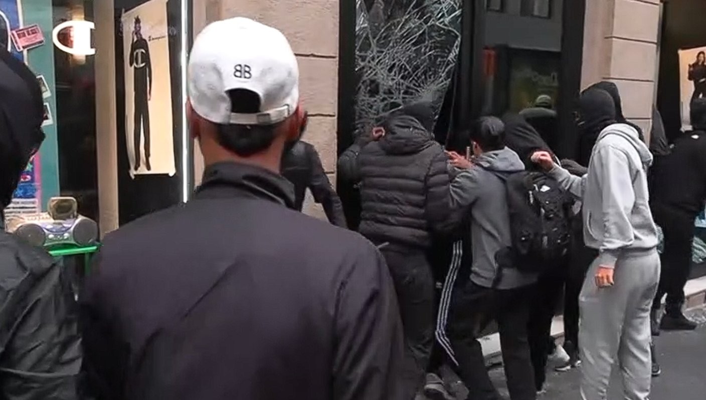 Milano llogarit dëmet milionëshe pas dy ditësh dhune urbane, autoritetet në gatishmëri për protesta të reja