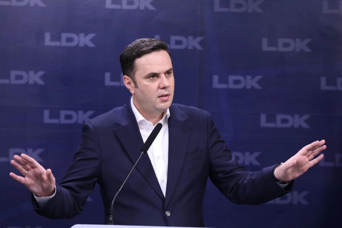 Abdixhiku mirëpret ftesën e presidentes për takim konsultativ, insiston në qeveri tranzicioni