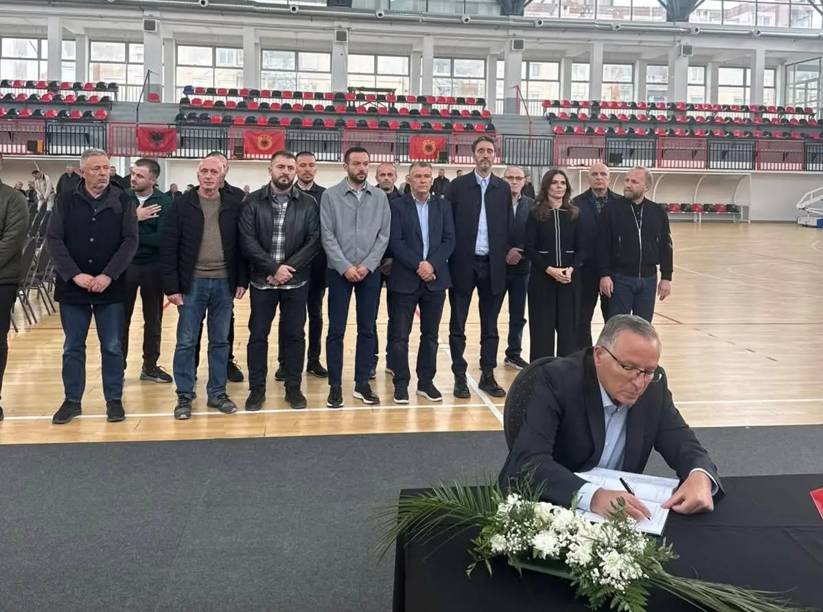 Nderim për heroin Idriz Rrecaj: Bedri Hamza dhe delegacioni i PDK-së vizitojnë familjen e tij
