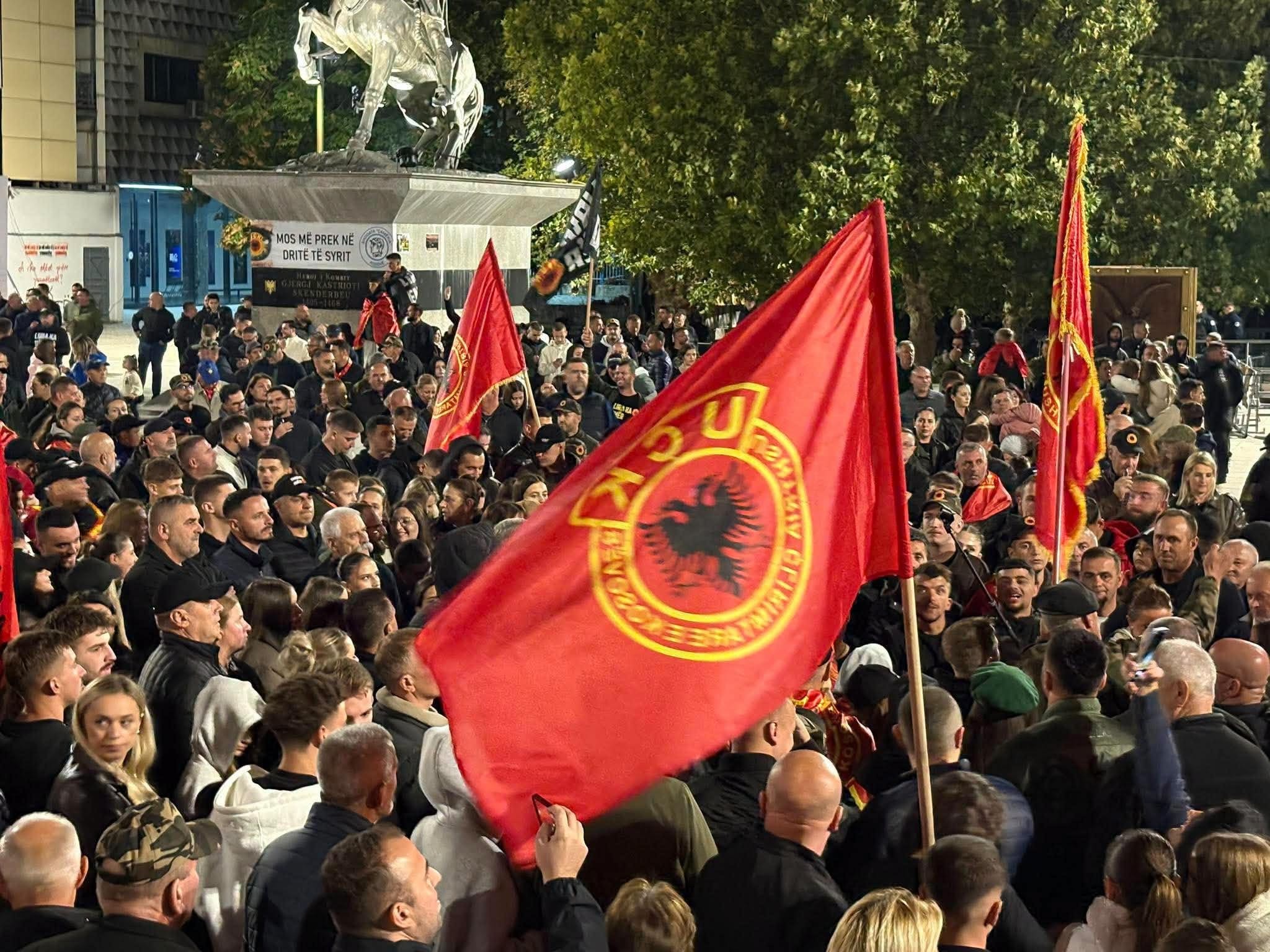 Dita e 13-të e protestave në Prishtinë: Qytetarët kërkojnë veprime konkrete pas dënimeve për krerët e UÇK-së