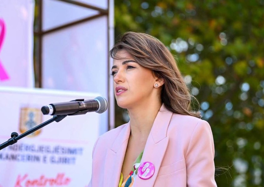 Albulena Haxhiu apelon për kujdesin ndaj kancerit të gjirit: Diagnostikimi i hershëm shpëton jetë