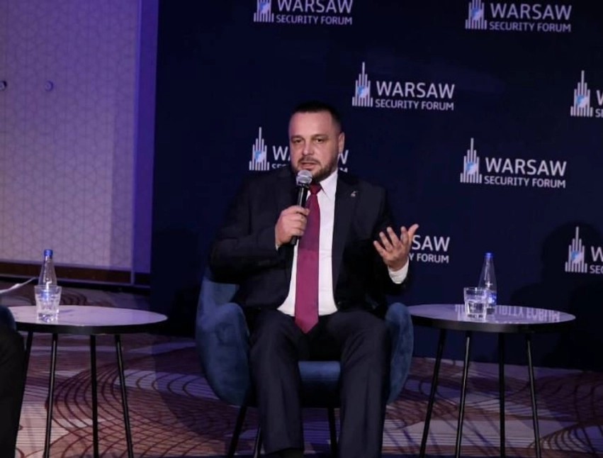 Maqedonci në Varshavë: Inteligjenca artificiale në ushtri kërkon kontroll njerëzor dhe përgjegjësi