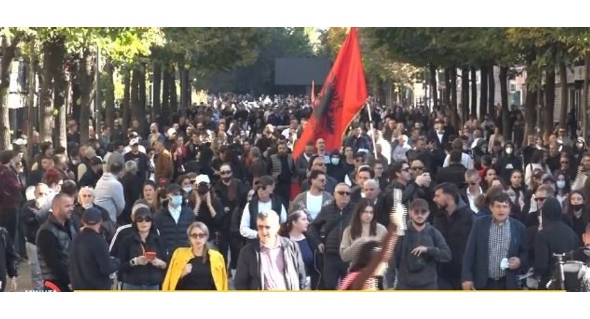 Valë e re pakënaqësie: Studentët paralajmërojnë protestë të re para Ministrisë së Arsimit