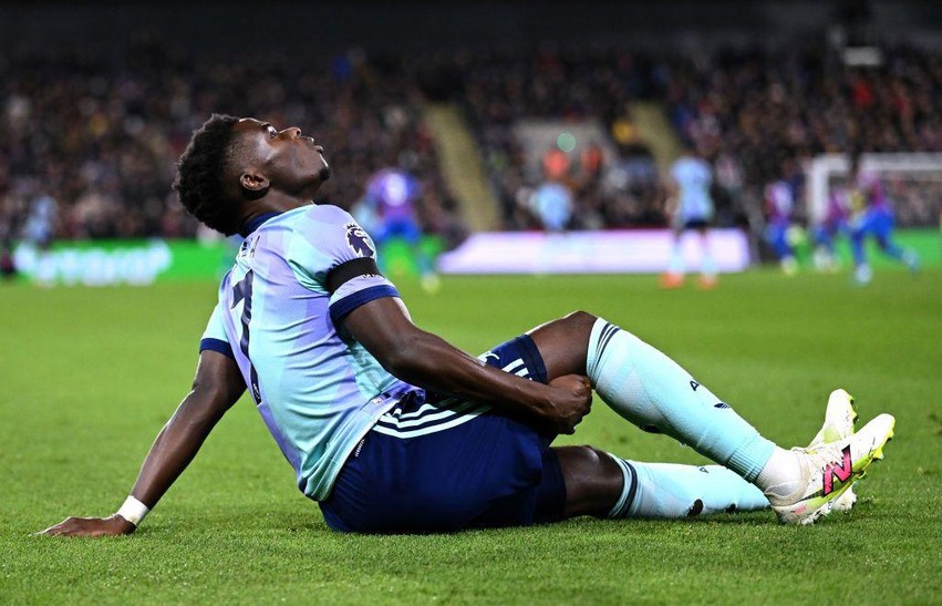 Alarmi te Arsenal: Dëmtimi i Bukayo Sakës vë në ankth trajnerin Mikel Arteta