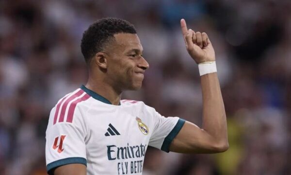 Mbappe sërish në epiqendër të polemikave: Udhëtimi drejt Parisit dhe përplasja e tensionuar me Mourinhon