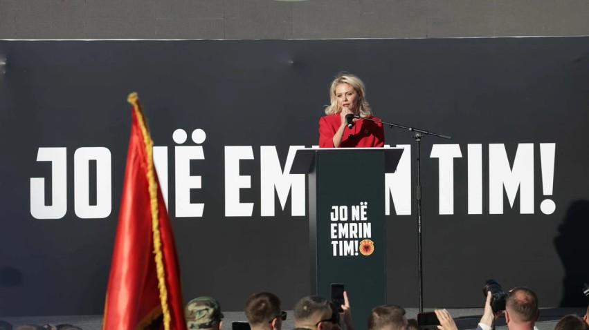 Fjalimi prekës i vajzës së Dr. Lec Gradicës në protestë: Nuk kërkojmë privilegje, por drejtësi për çlirimtarët