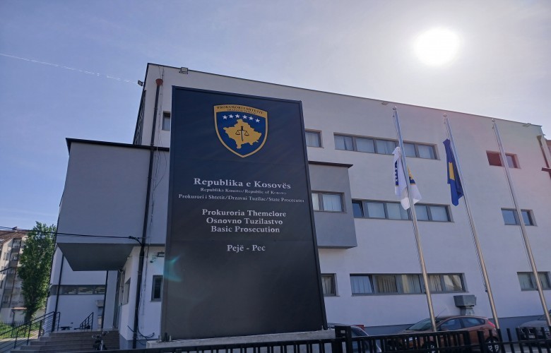 Pejë: Prokuroria kërkon paraburgim për personin që dyshohet se shkeli urdhërin mbrojtës ndaj bashkëshortes