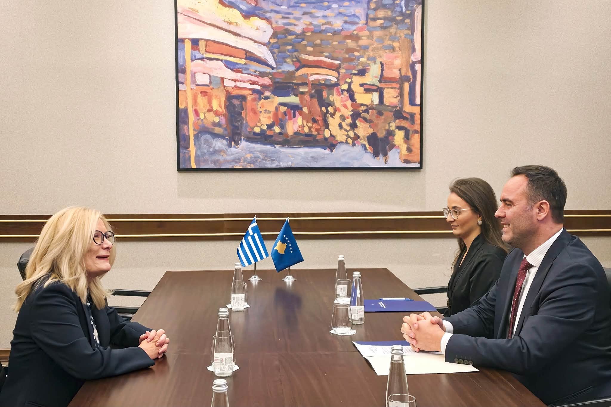 Konjufca përcjell me një takim lamtumirës ambasadoren greke Heleni Vakali