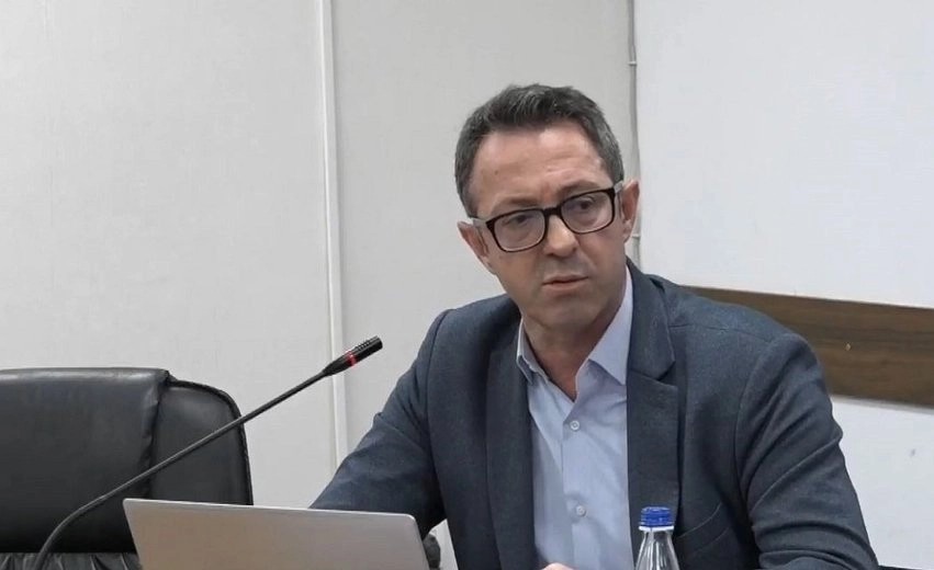 Votimi i ligjit sonte është i pamundur, Krasniqi i kthen përgjigje PDK-së: Procedura kërkon kohë