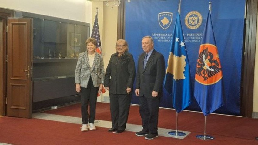 Kosova kërkon rikthimin e Dialogut Strategjik dhe mbështetje për NATO-n, Presidentja Shiroka-Pula takon senatorët amerikanë Shaheen dhe Durbin