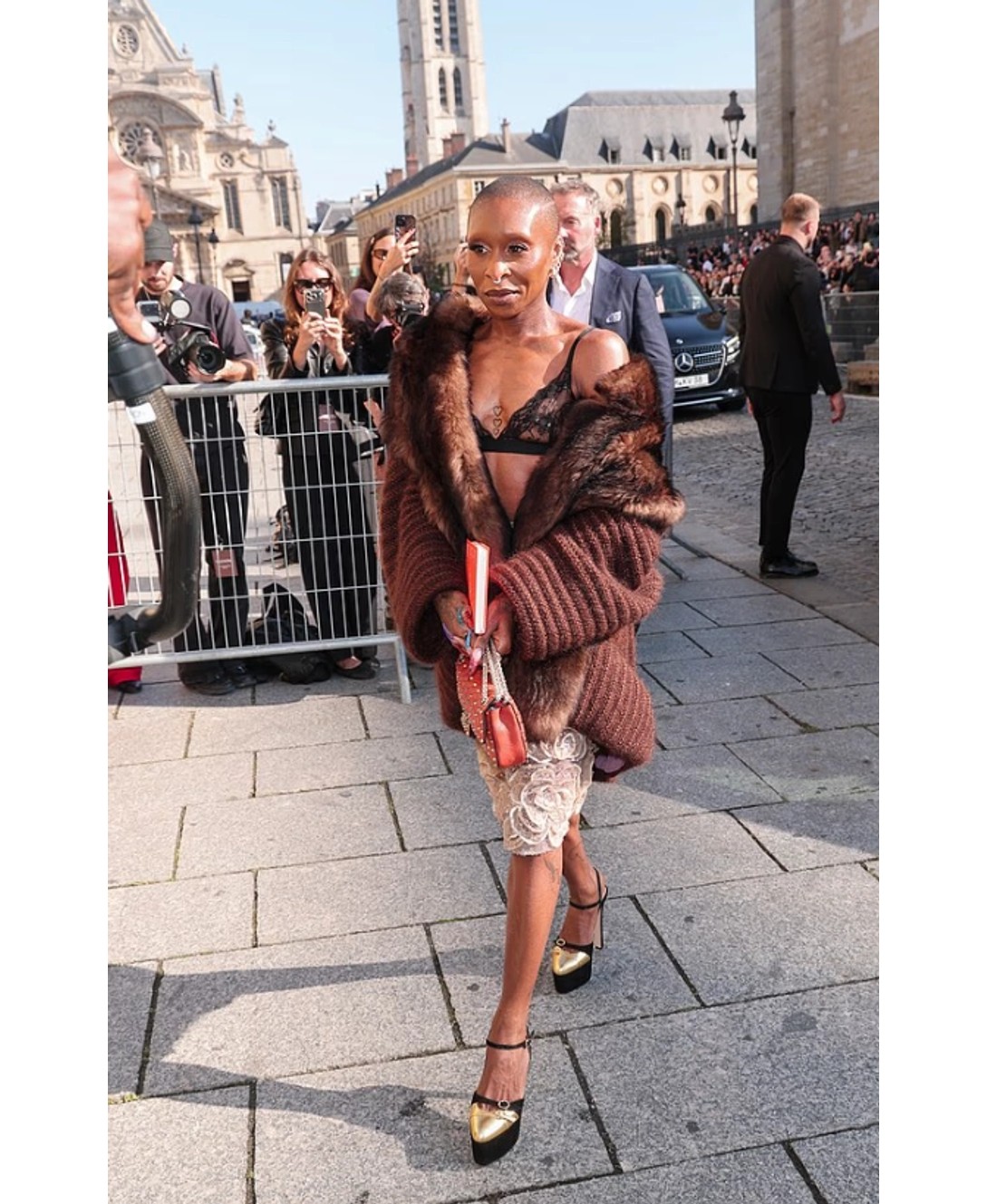 Stil dhe guxim në Paris: Cynthia Erivo bën bujë me paraqitjen e saj në sfilatën e Valentino-s