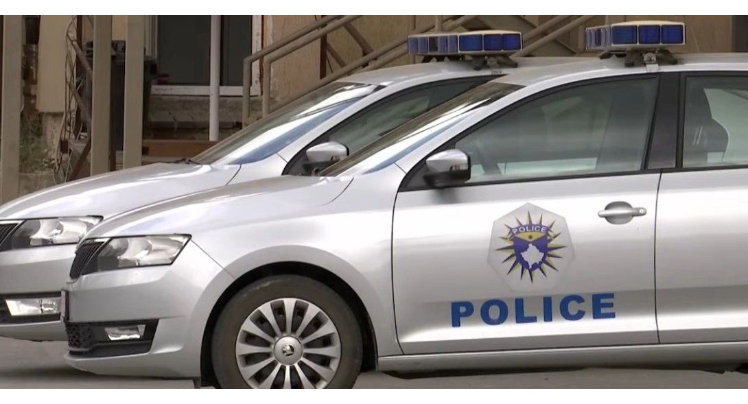 Goditet kontrabanda e mallrave në Fushë-Kosovë, përfundojnë në pranga dy persona