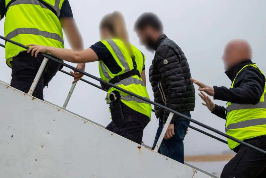 Mbretëria e Bashkuar shtrëngon ligjin: Marrin fund dredhitë e emigrantëve për të shmangur dëbimin