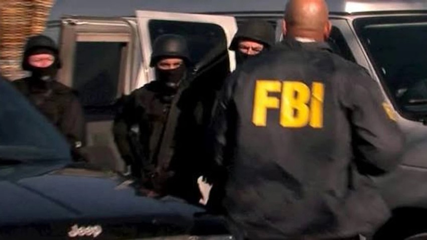 Rrjedhja e dokumenteve konfidenciale në internet, FBI prangos të dyshuarin